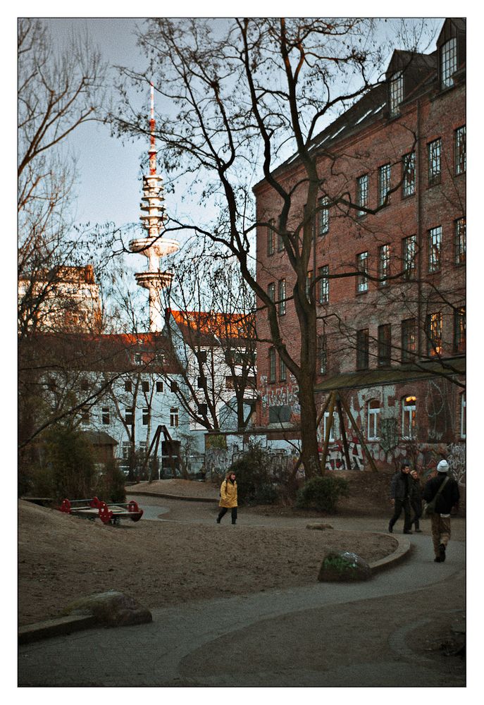 ein Fenster zum Hof Bunt und in Farbe