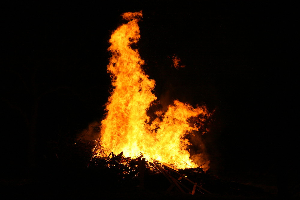 Ein Feuer in dunkler Nacht...