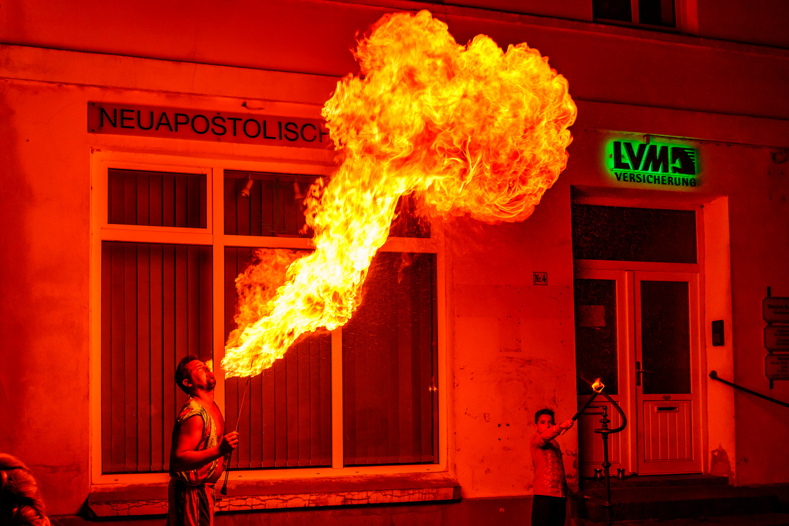 Ein Feuerkünstler bei der Arbeit