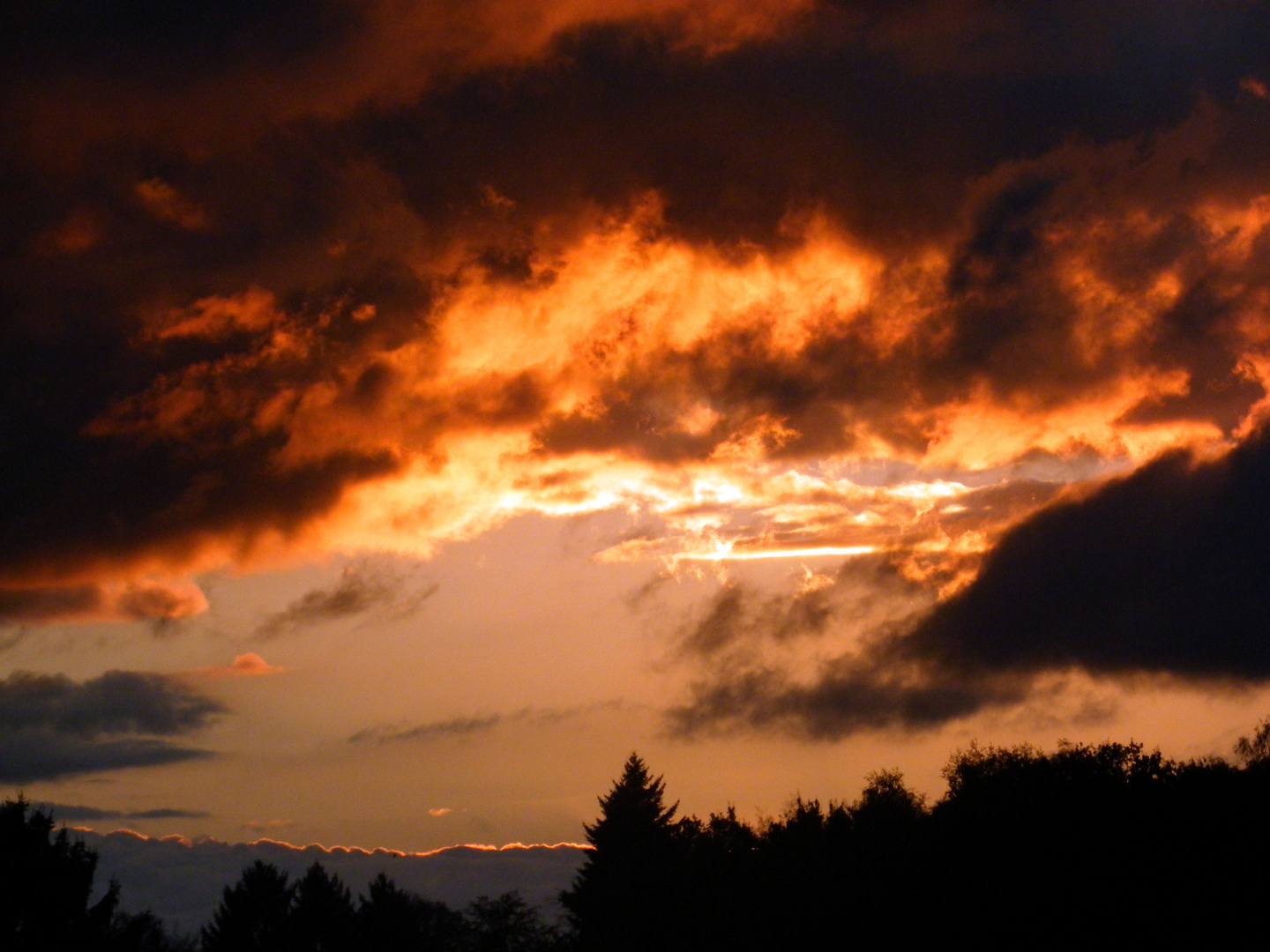 Ein feuriger Sonnenuntergang