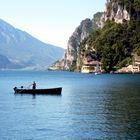 Ein Fischer auf dem Gardasee