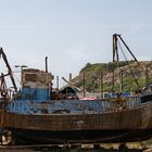 Ein Fischerboot, gezeichnet von Sturm und Wetterkapriolen.