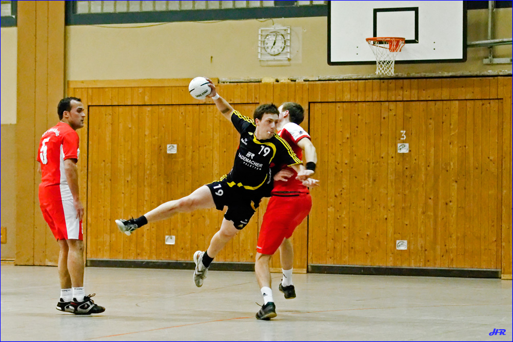 "Ein fliegender Handballspieler"