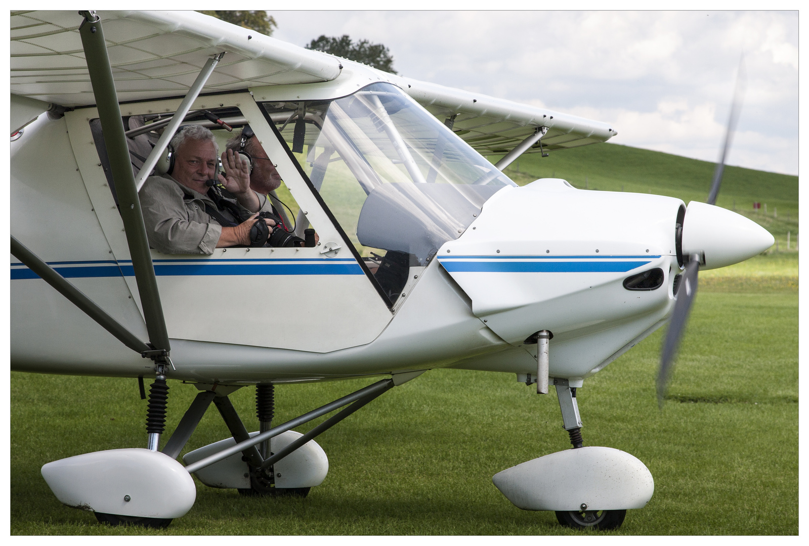 Ein Flug mit dem fliegenden Bauern mit OHNE Scheibe auf der Beifliegerseite