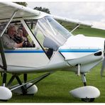 Ein Flug mit dem fliegenden Bauern mit OHNE Scheibe auf der Beifliegerseite