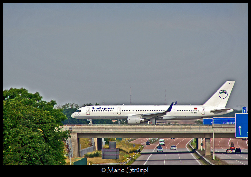 Ein Flugzeug auf der Autobahn!