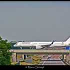 Ein Flugzeug auf der Autobahn!