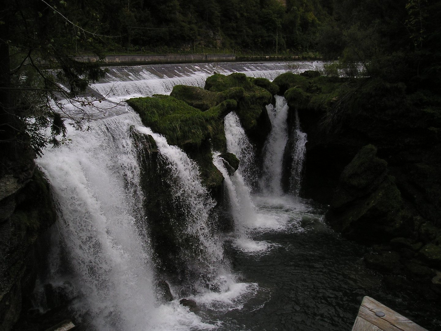 Ein Fluss stürzt ab