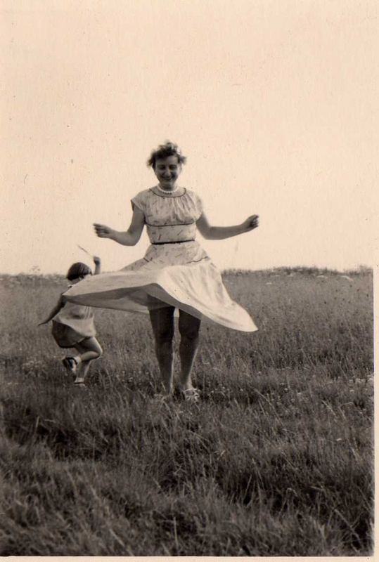ein Foto von mir mit meiner Mutter, 1956