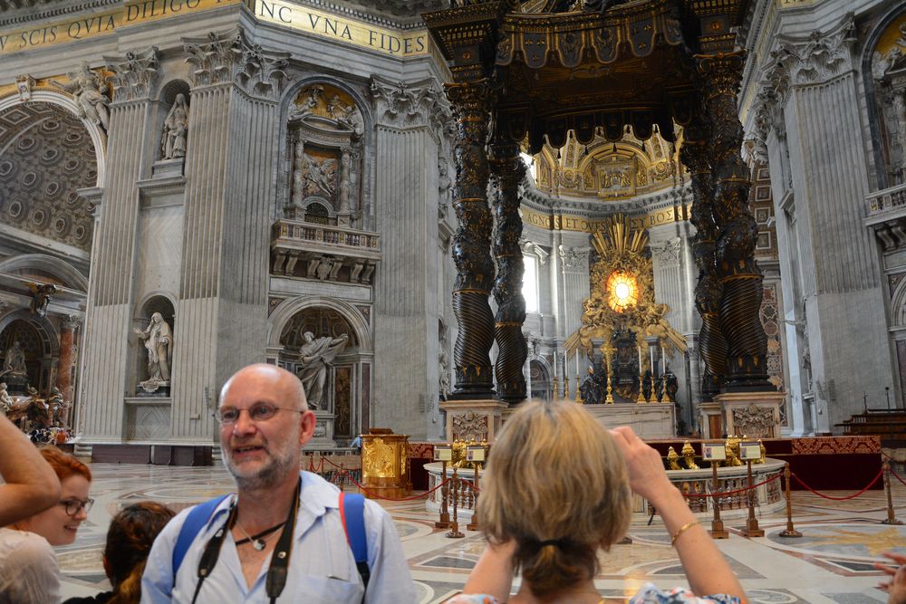 Ein Fotograph  in Petersdom