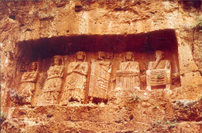 Ein Fototermin von einer römischen Familie in Kanlidivane (KORYKOS)