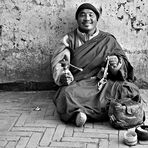 Ein freundlicher tibetischer Mönch