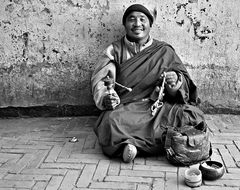 Ein freundlicher tibetischer Mönch
