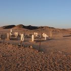 Ein Friedhof im Wüstensand