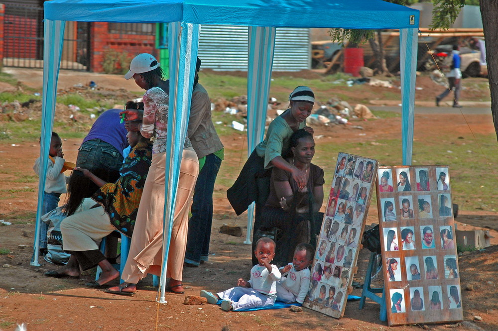 Ein Friseurgeschäft in Soweto
