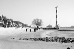 ..ein Frühjahrssonntag am Elbstrand