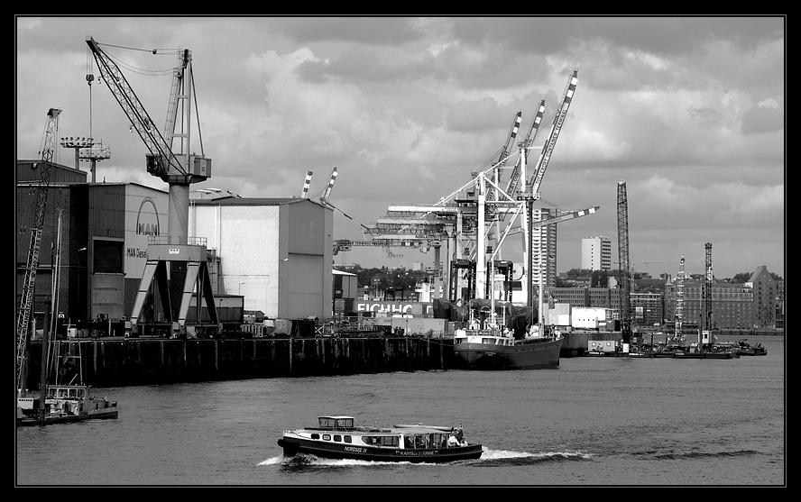 Ein ganz normales Foto von einem ganz normalen Tag im Hamburger Hafen