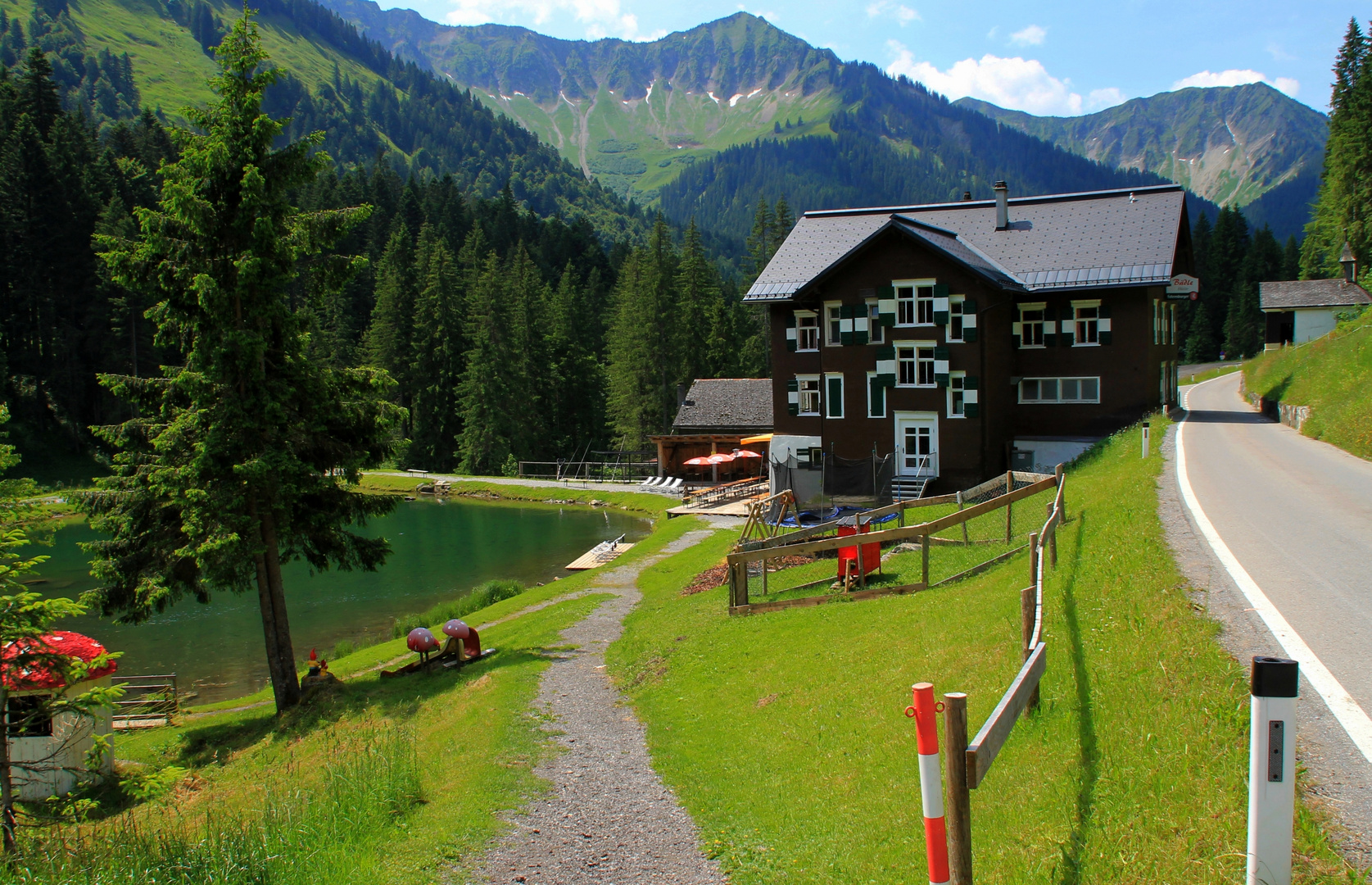 ein Gasthaus im Laternser Tal lädt zur Rast