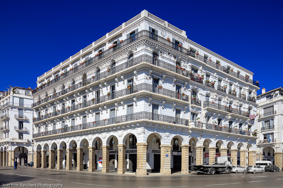 Ein Gebäude im Stil Haussmann in Algier