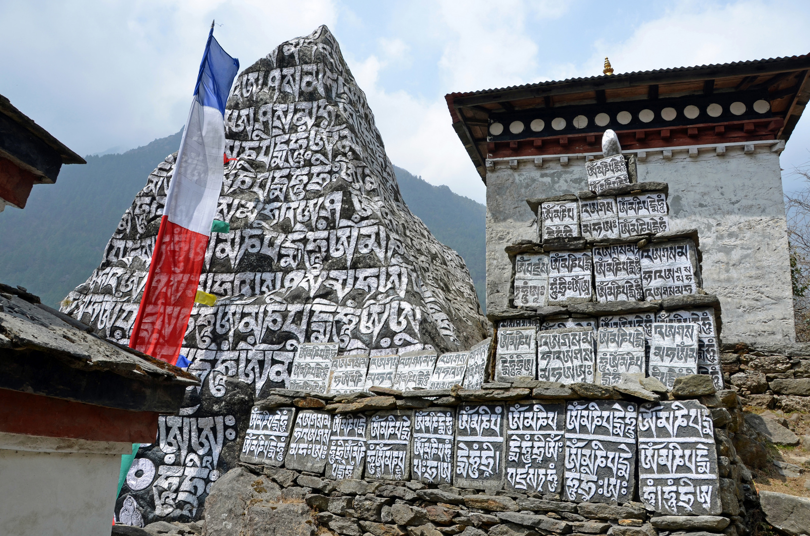 Ein Gebetsstein am Kloster von Chuthawa auf 2600 m Höhe