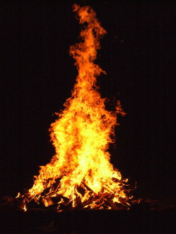 ein gemütliches Lagerfeuer