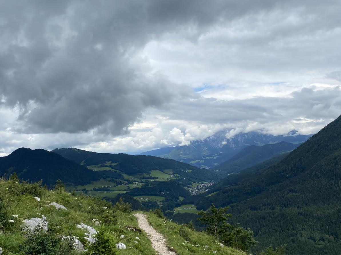 Ein Gewitter entsteht im Gebirge...