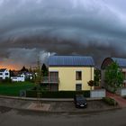 Ein Gewitter walzt heran! Shelfcloud über Bühl!