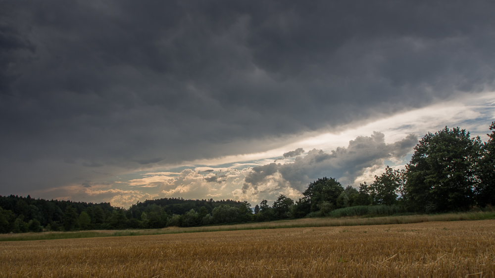 ...ein Gewitter zieht auf