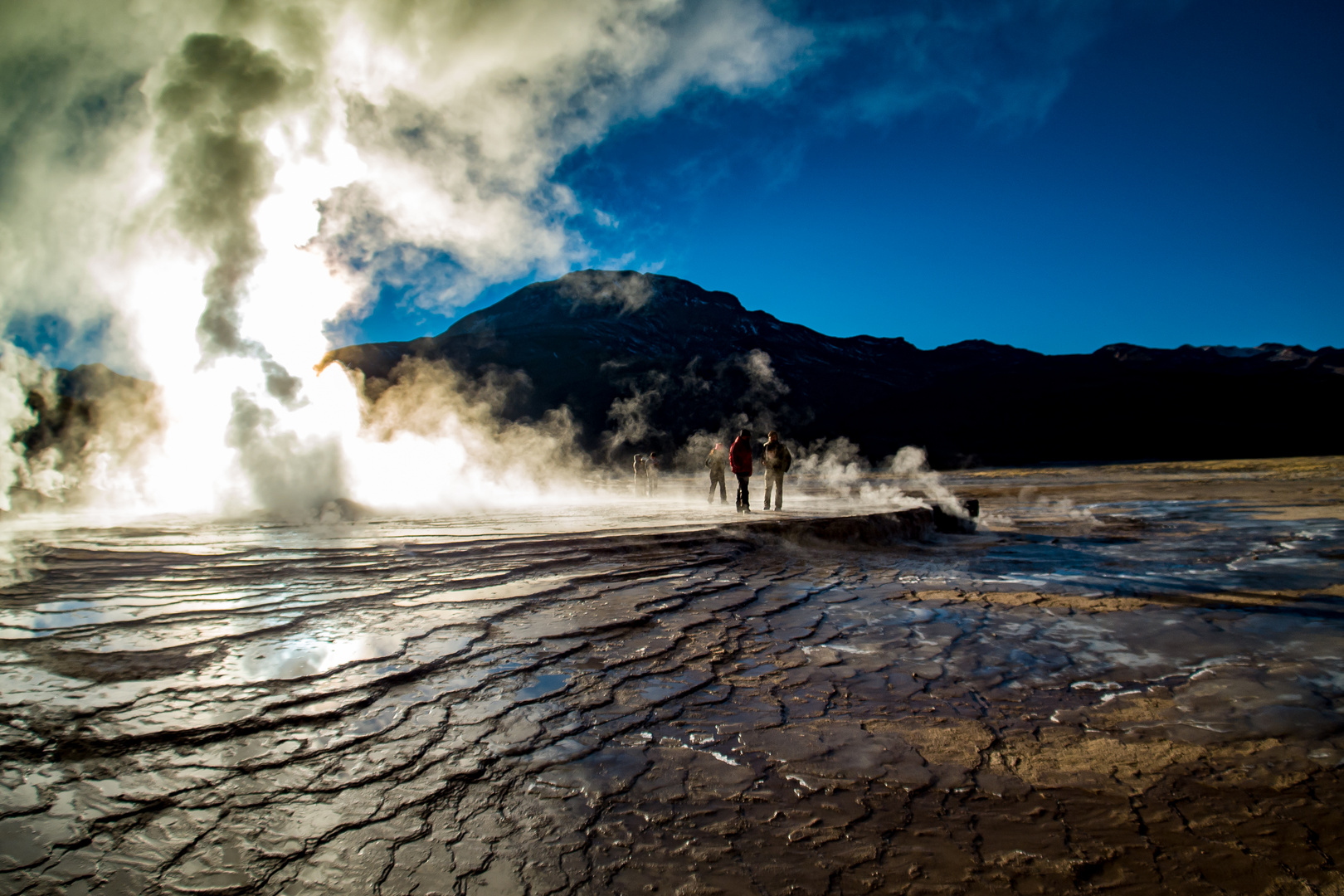 Ein Geyser am Vulkan Tatio