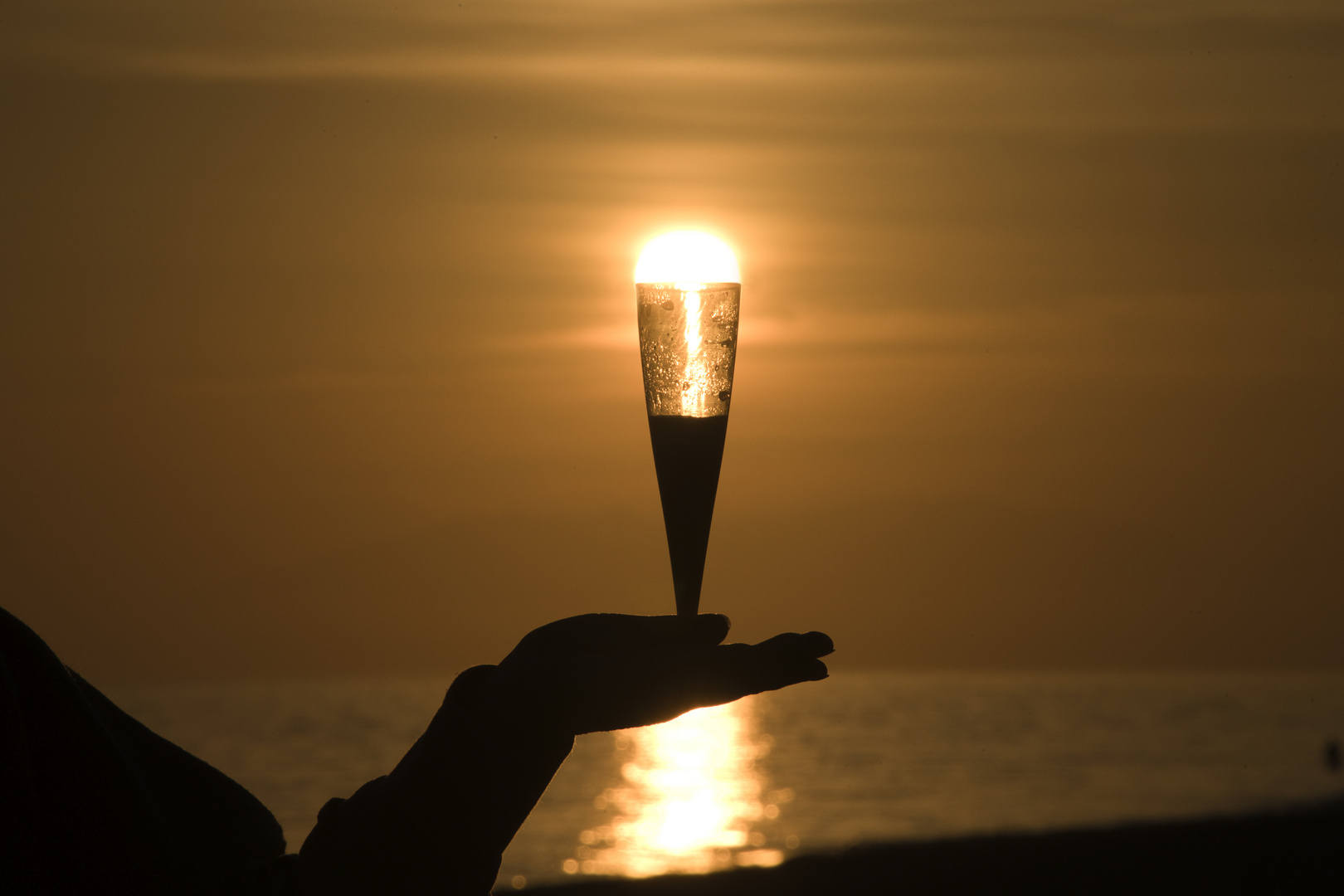 Ein Glas Sekt zum Sonnenuntergang.