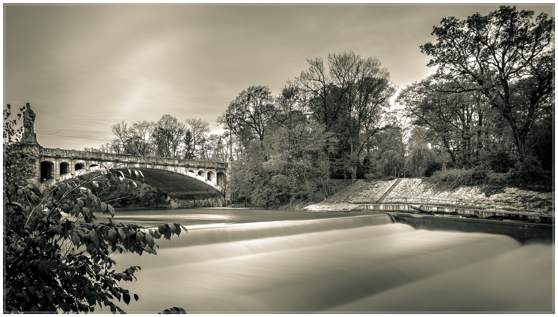 Ein grauer Morgen an der Isar