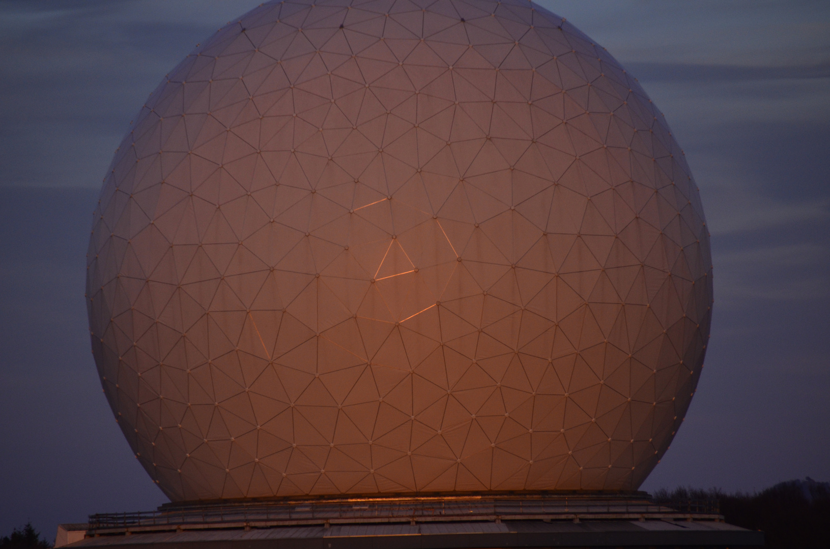 Ein großer Golfball