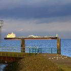 Ein großer Tanker vor Hooksiel