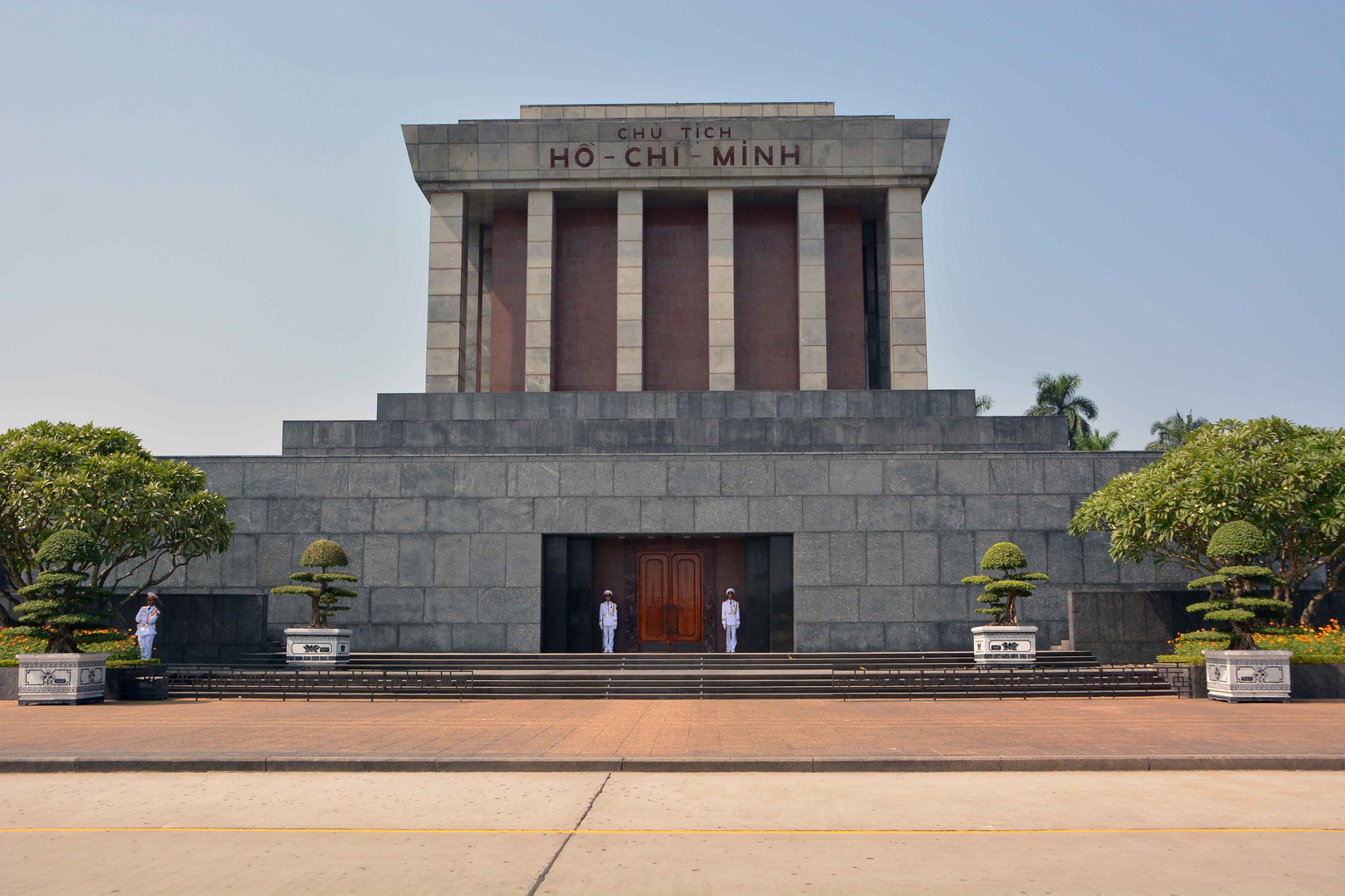 Ein großes Denkmal in Hanoi