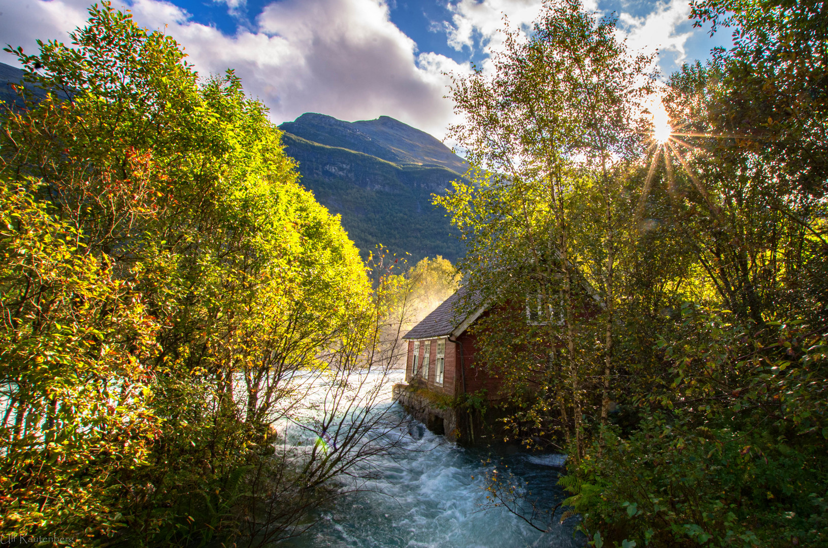 Ein Häuschen am wilden Fluss!