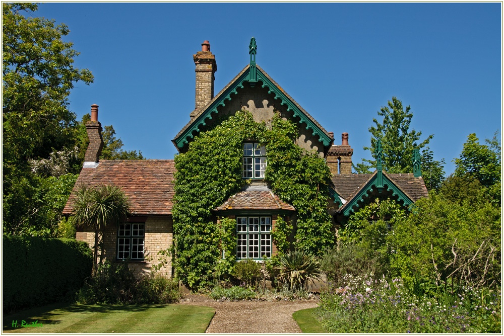 Ein Häuschen im Grünen / England.