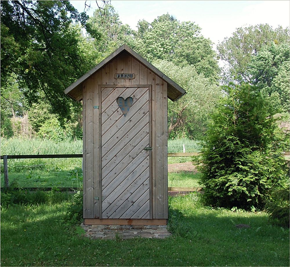 ein Häuschen mit Garten Foto & Bild natur, landschaft, wc Bilder auf
