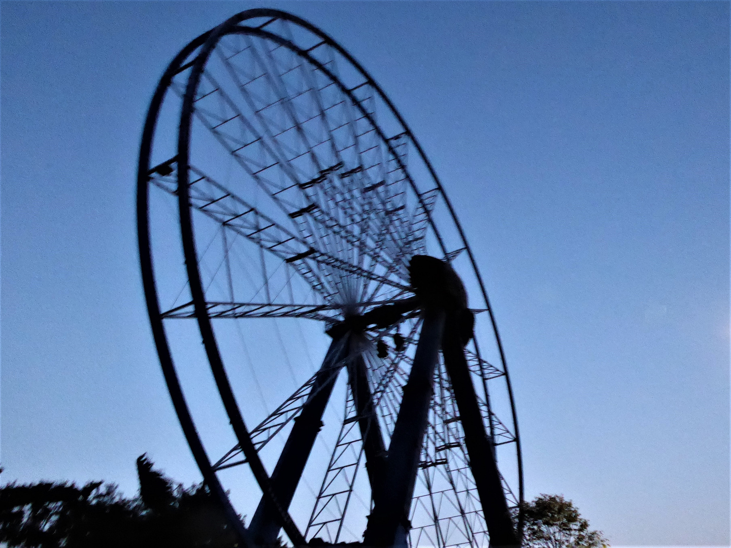 Ein halbfertiges Riesenrad....