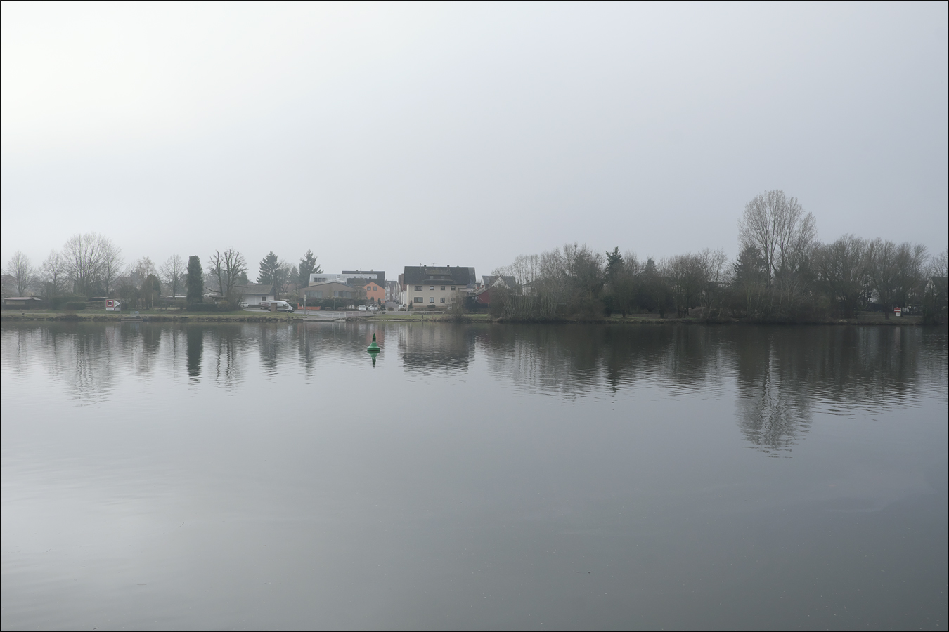 ein Hauch von Nebel am Fluß