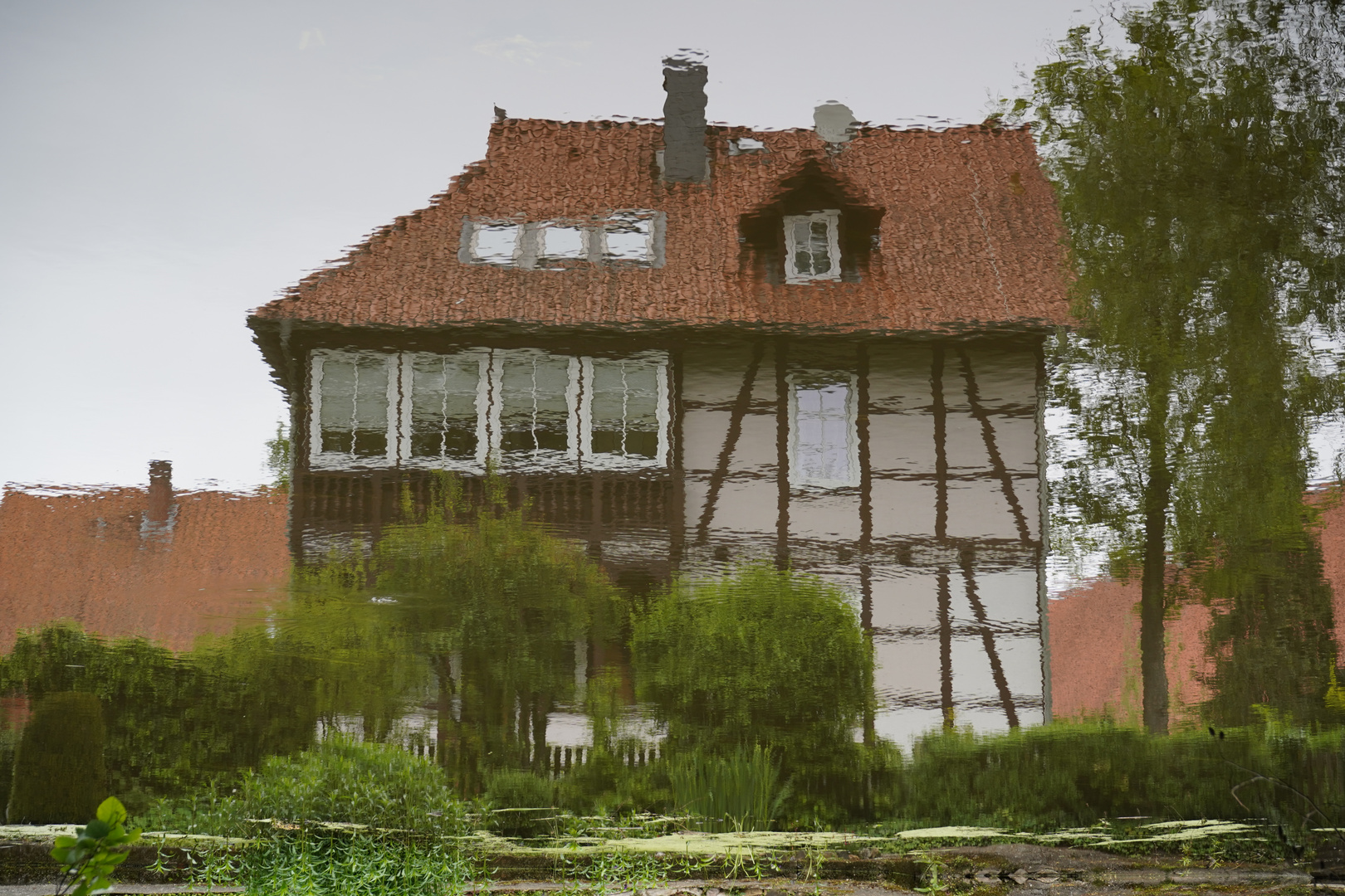 ein Haus im Wasser, oder Dienstag ist Spiegeltag