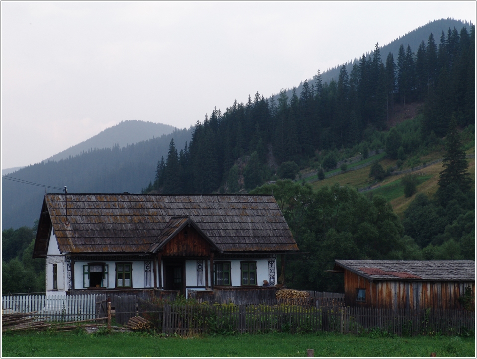 Ein Haus in den Waldkarpaten