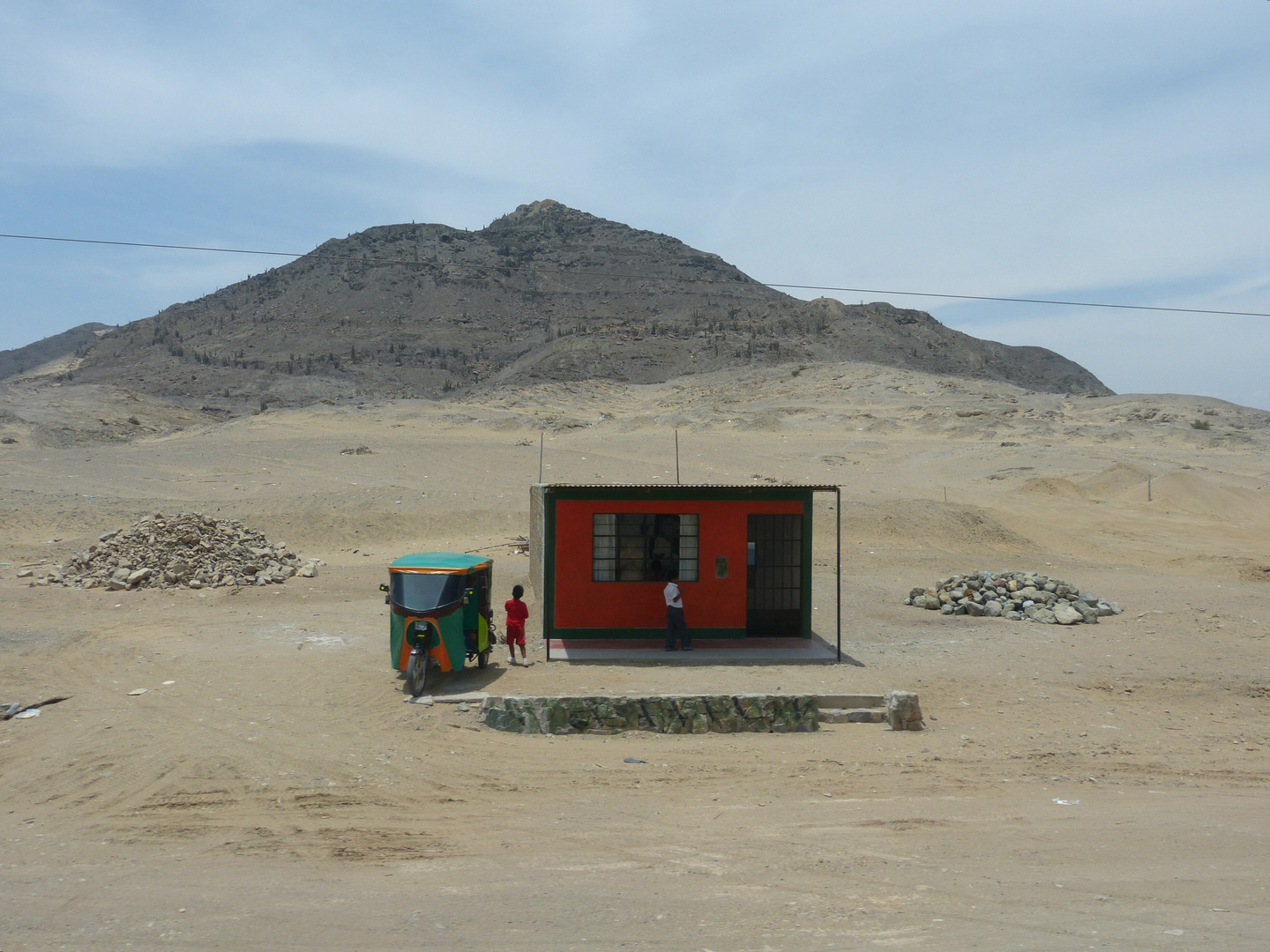 Ein Haus in der Wüste (mit eigenem "Auto").