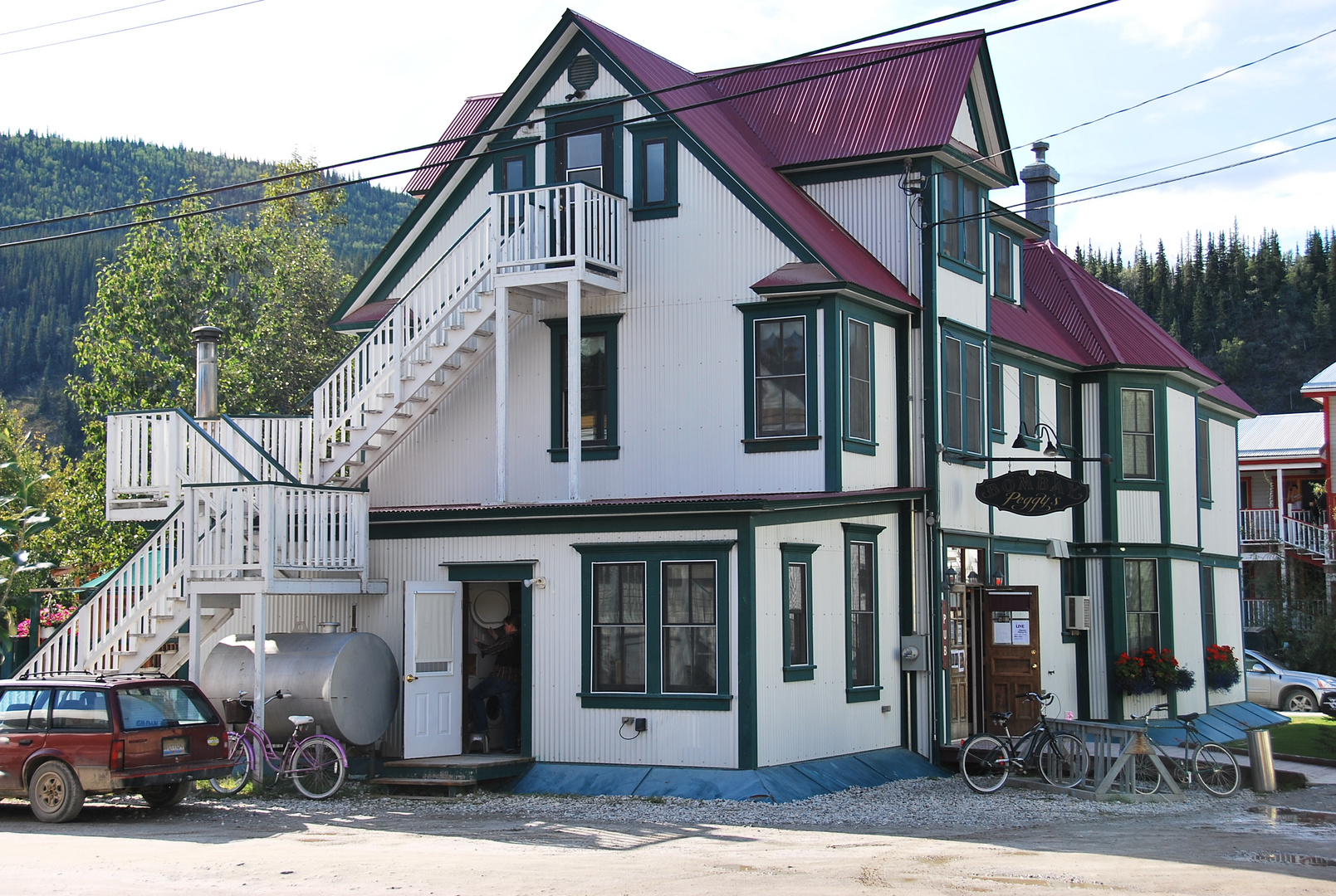 Ein Haus mit Rotlicht-Geschichte, Peggys Bombay, Dawson City