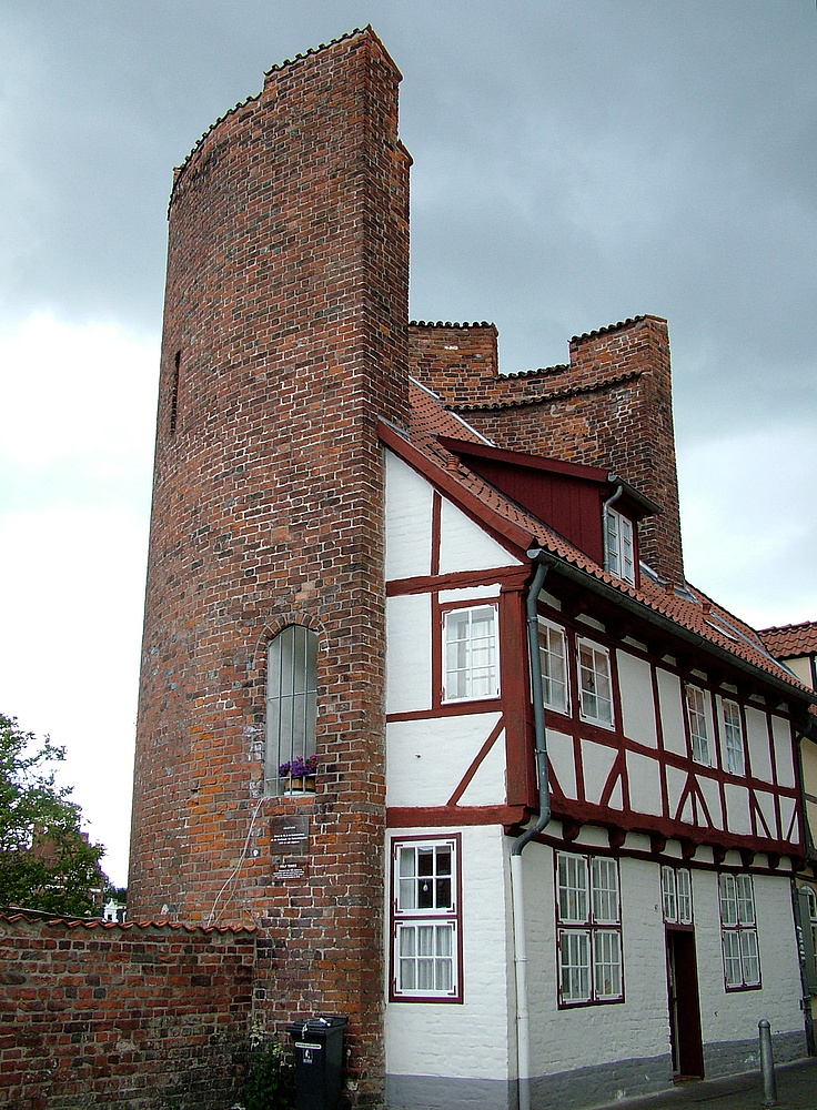 ein Haus mit Turm