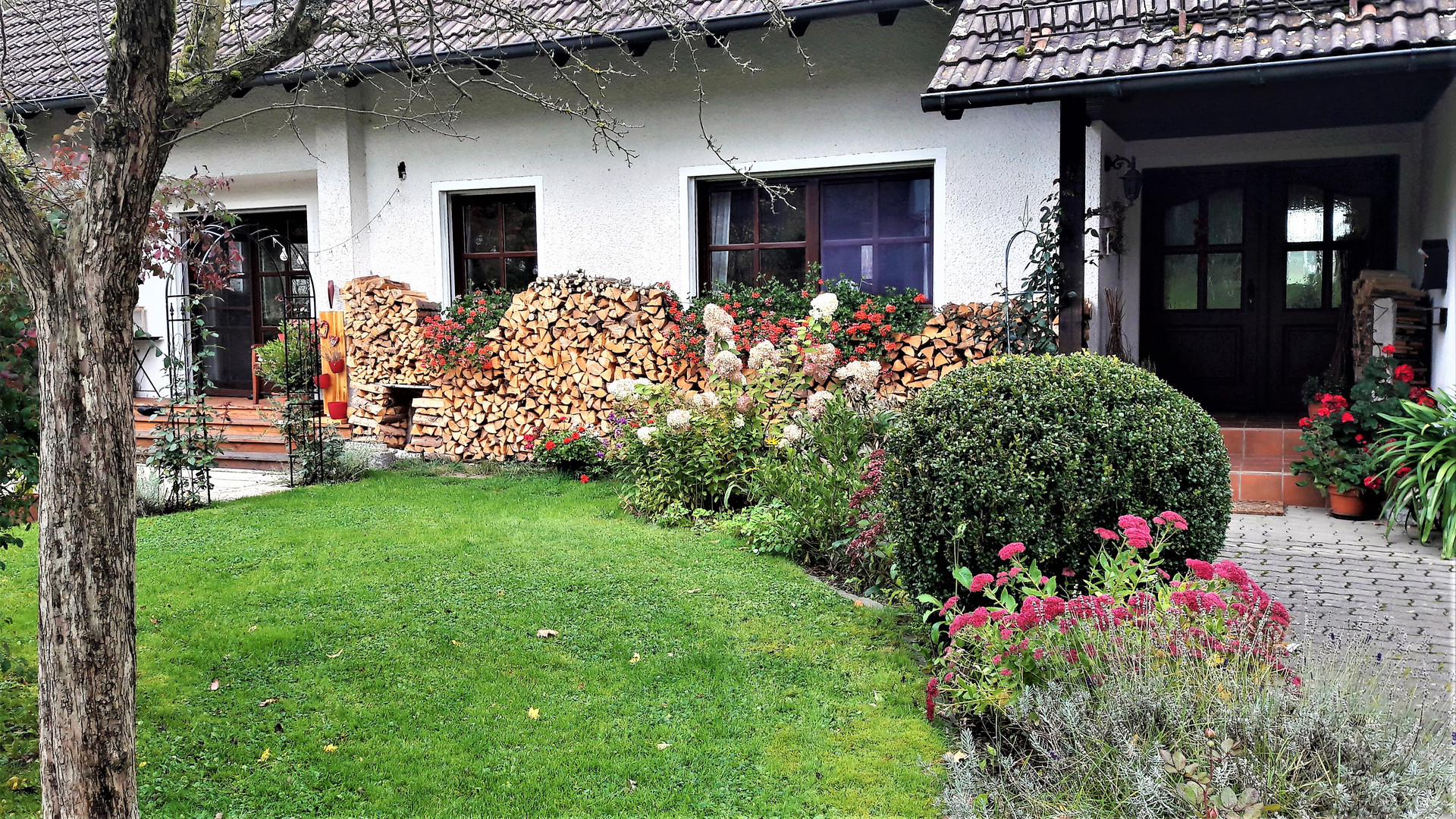 Ein Haus mitten im Dorf