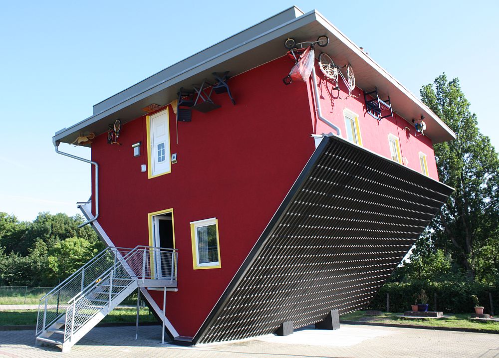 Ein Flugzeug Über Dem Haus Ein Flugzeug Über Dem Haus