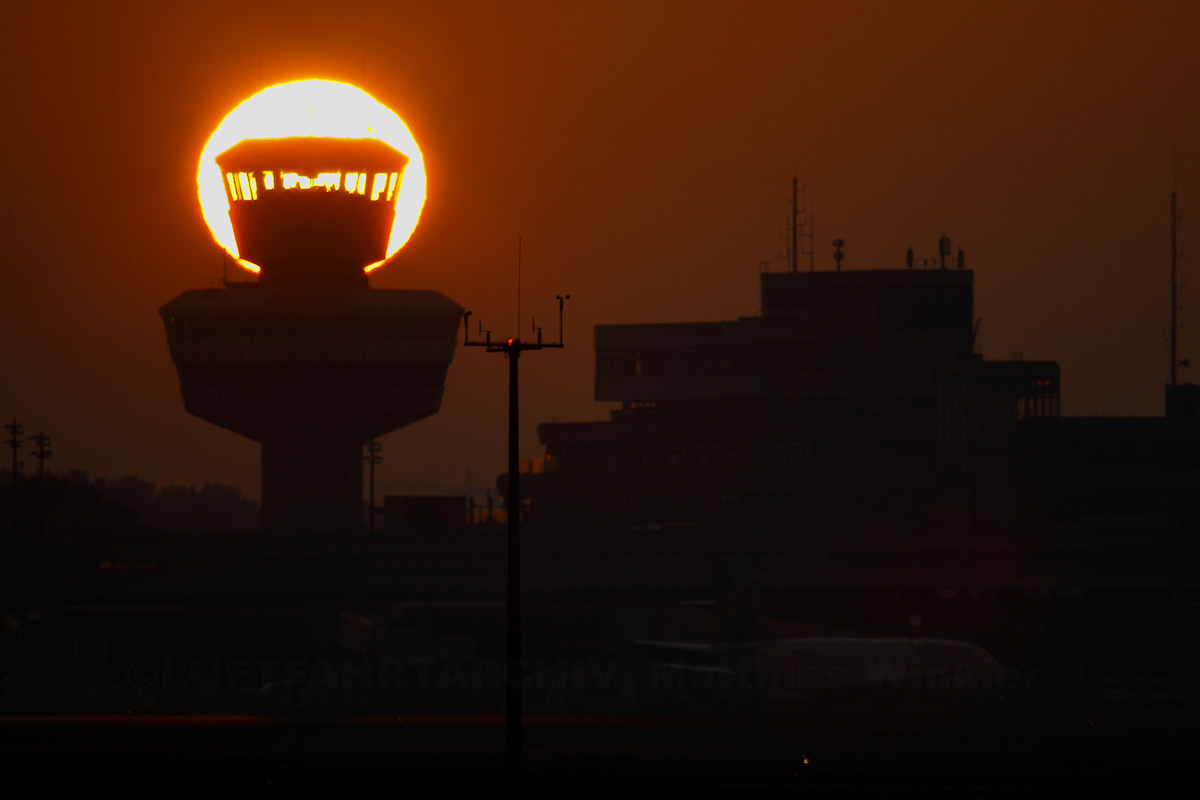 Ein Heiligenschein für den Kontrollturm in Berlin-Tegel