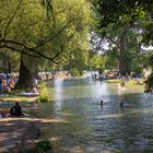 Ein heißer Sommertag an der Isar, München