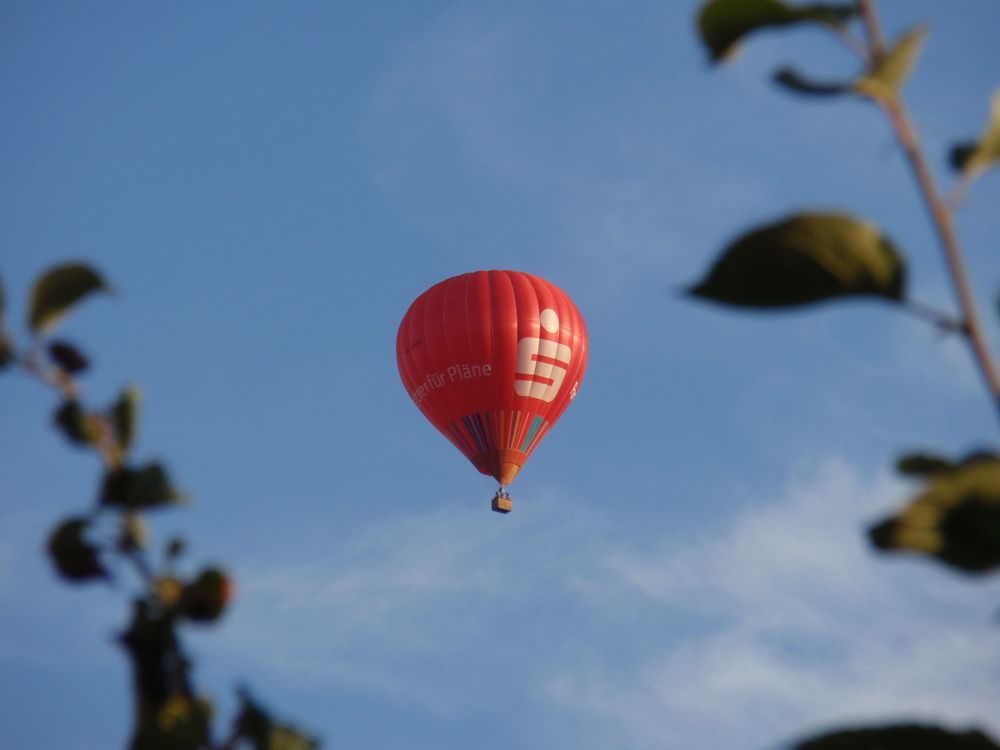 Ein Heißluftballon am Himmel über Münster