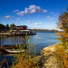 Ein herbstlicher Blick auf das edle Restaurant "Fjäderholmarnas krog"